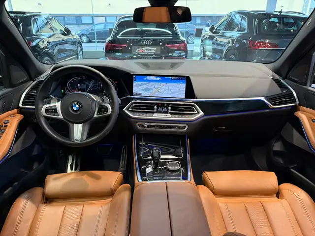BMW X5 view 11