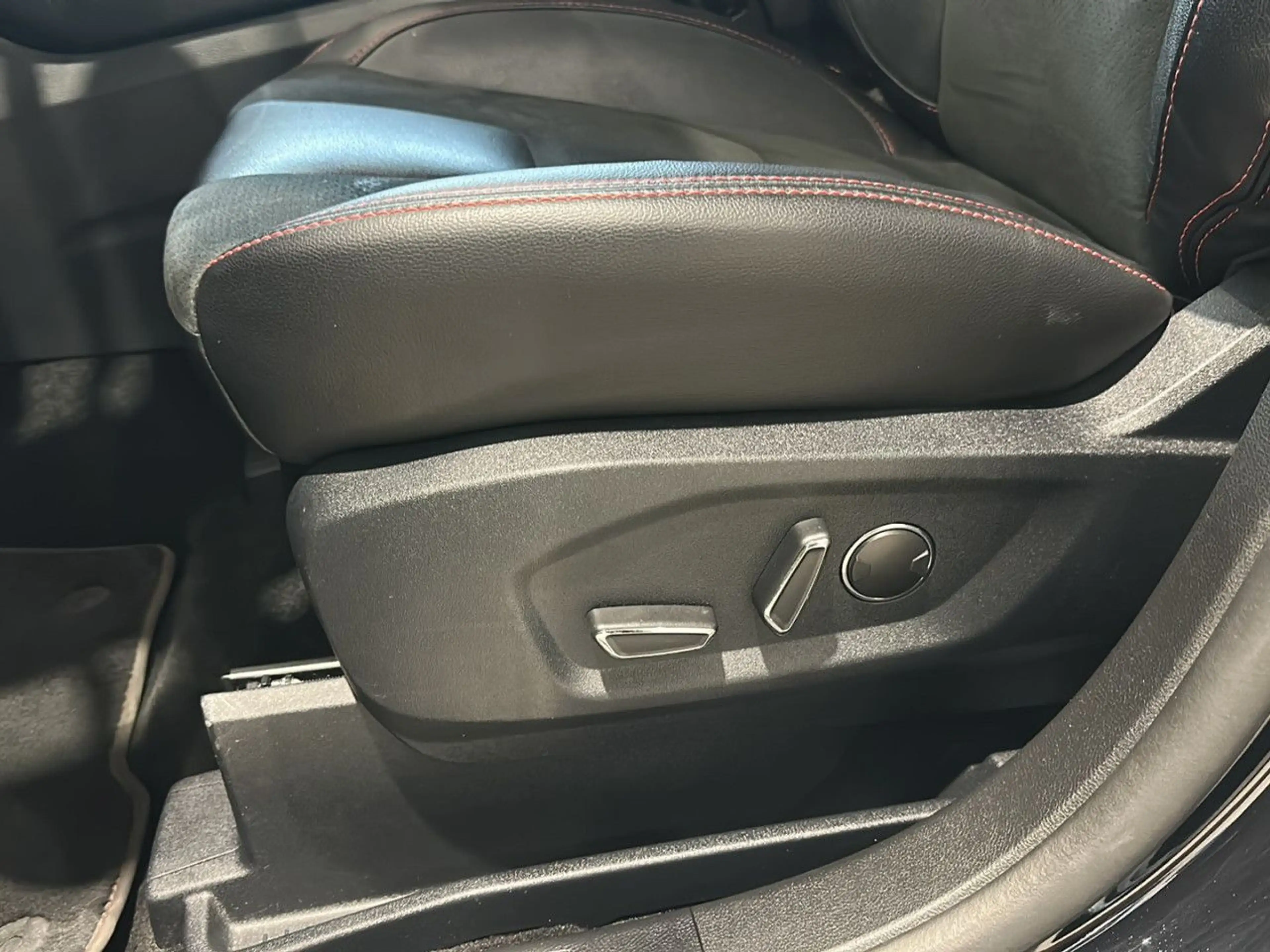 Ford S-Max Hybrid ST-Line Sportpaket Bluetooth Navi LED — photo 15