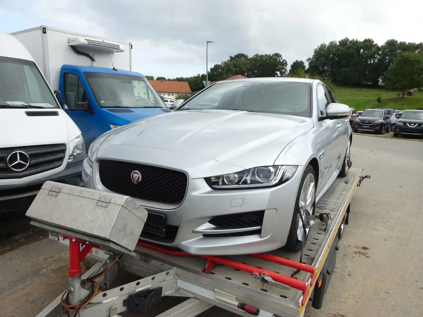 Jaguar XE R-Sport/Limo/Euro 6 Argent - 1