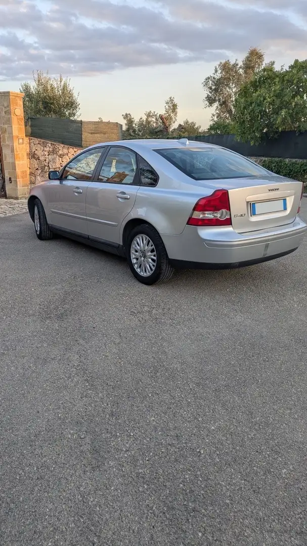 Volvo S40 S40 II 1.8 Momentum Grijs - 2