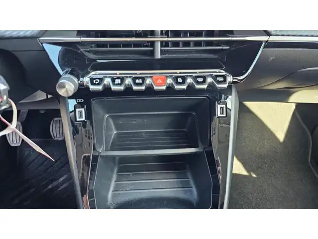 Peugeot 2008 view 9