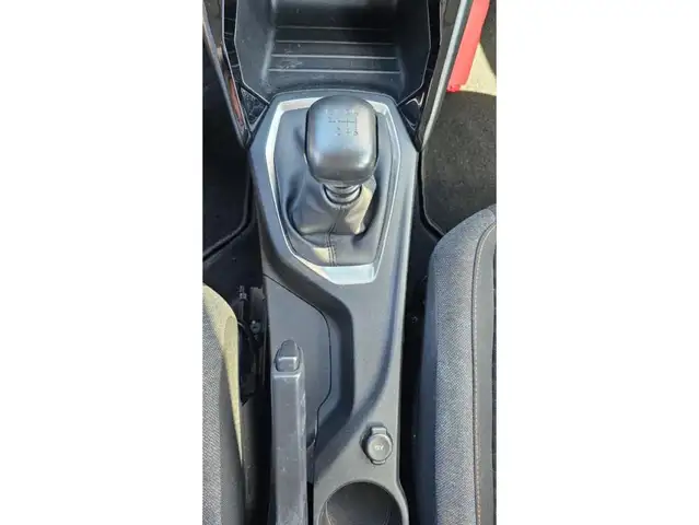 Peugeot 2008 view 8