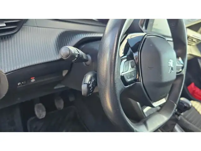 Peugeot 2008 view 6