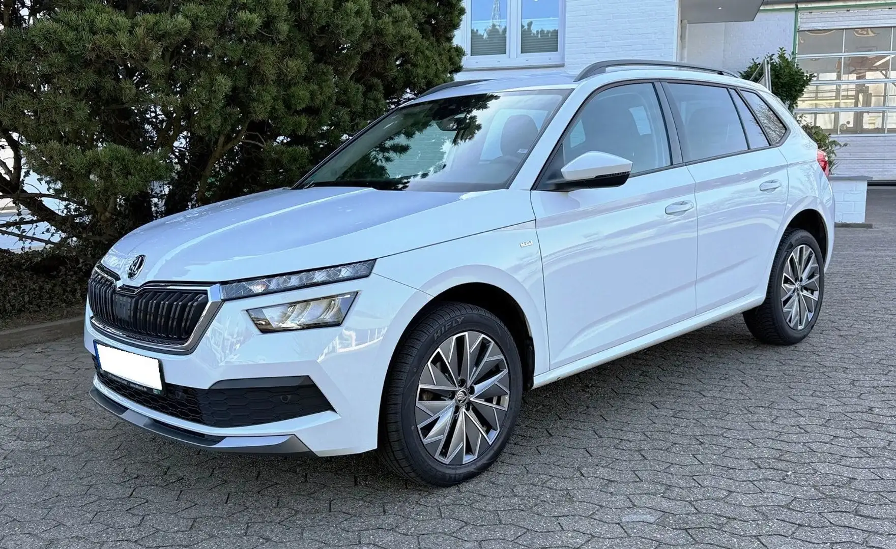 Skoda Kamiq Tour 1.0 TSI 7-Gang DSG Navi LED Weiß - 2