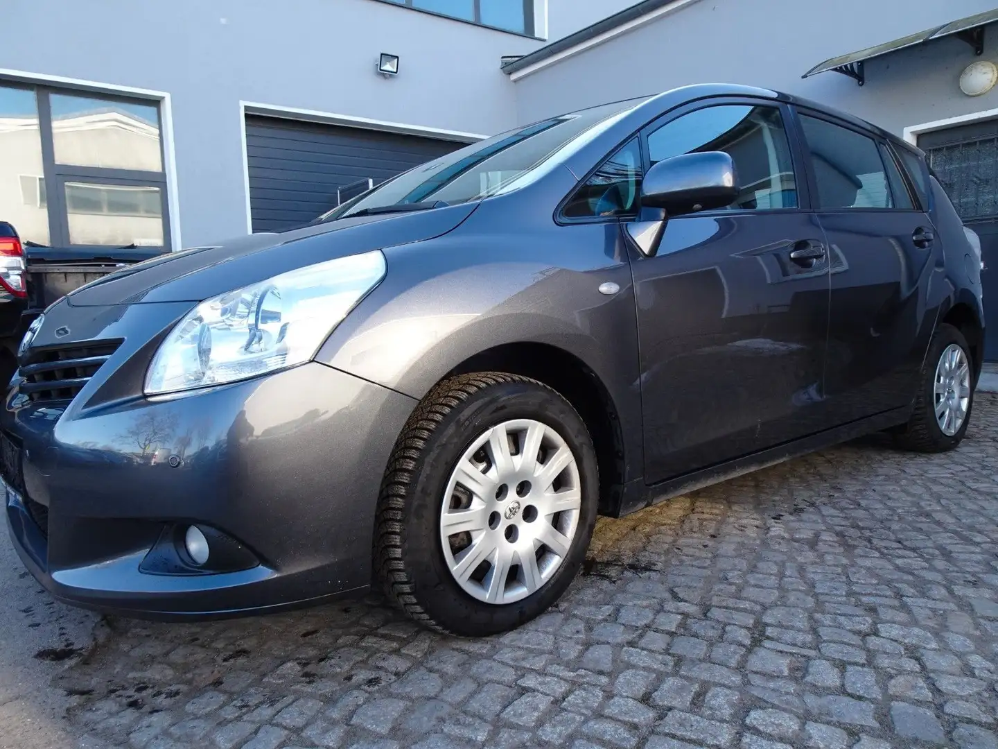 Toyota Verso Edition 1.8, 108kW,7Si-NAV-PANORAMA-HU0128 Grau - 2