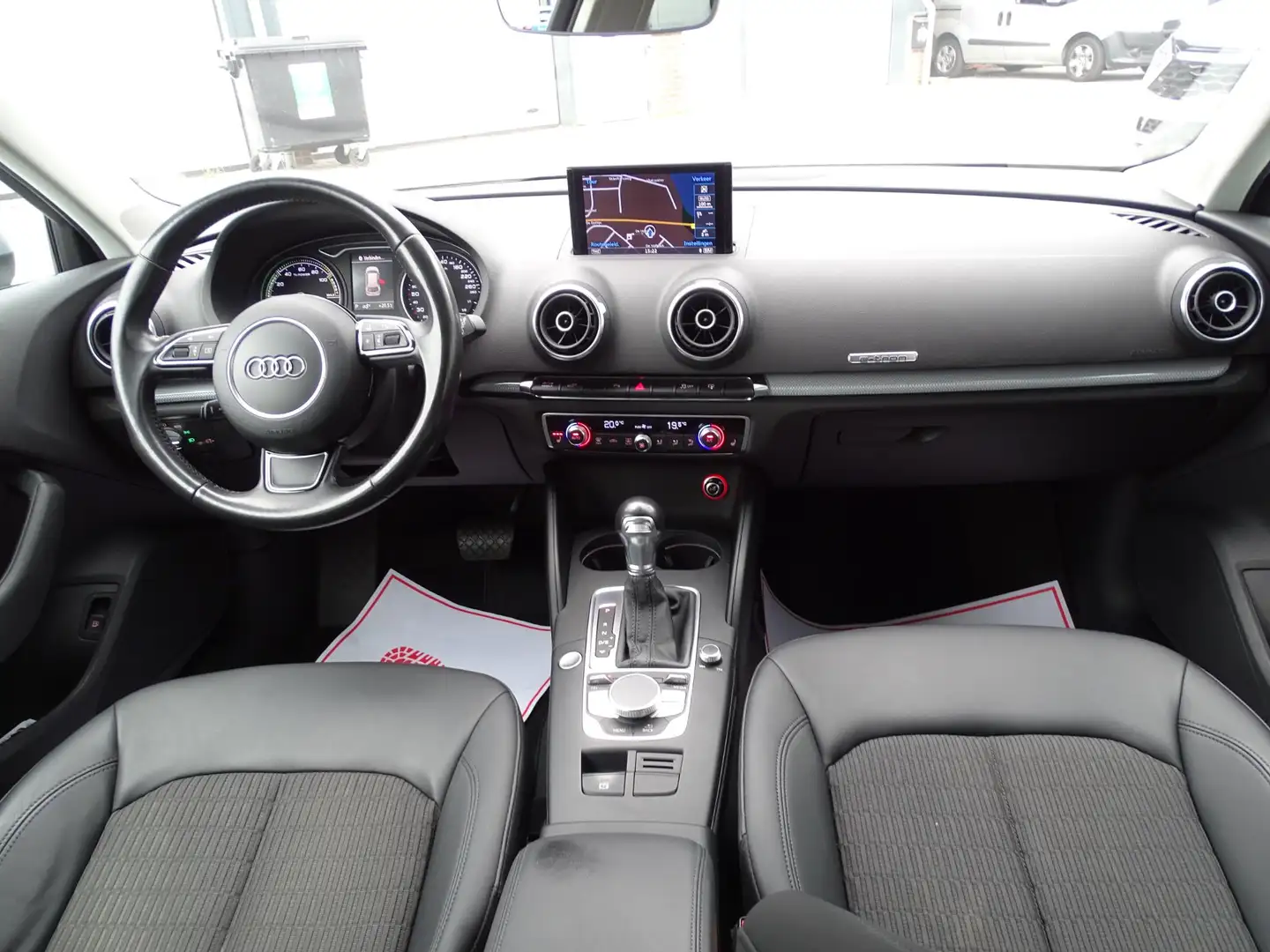 Audi A3 Sportback 1.4 e-tron PHEV Attraction Pro Line plus Grijs - 2