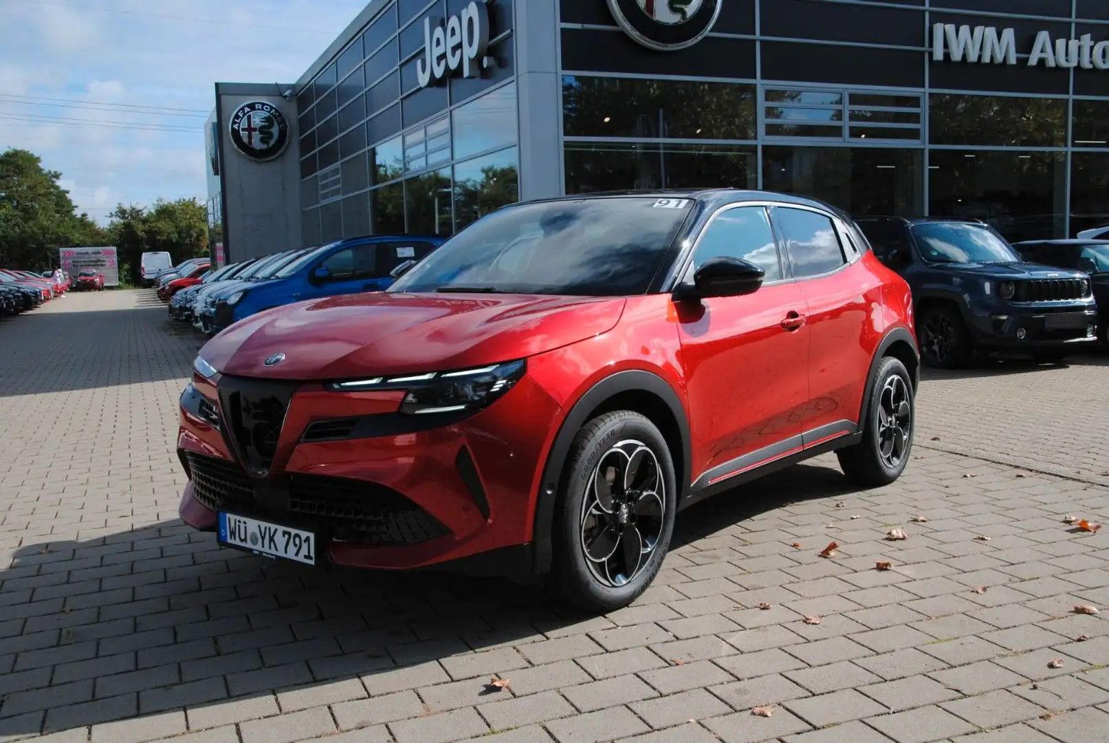 Alfa Romeo Junior Elettrica Speciale Technologie-Paket Rot - 2