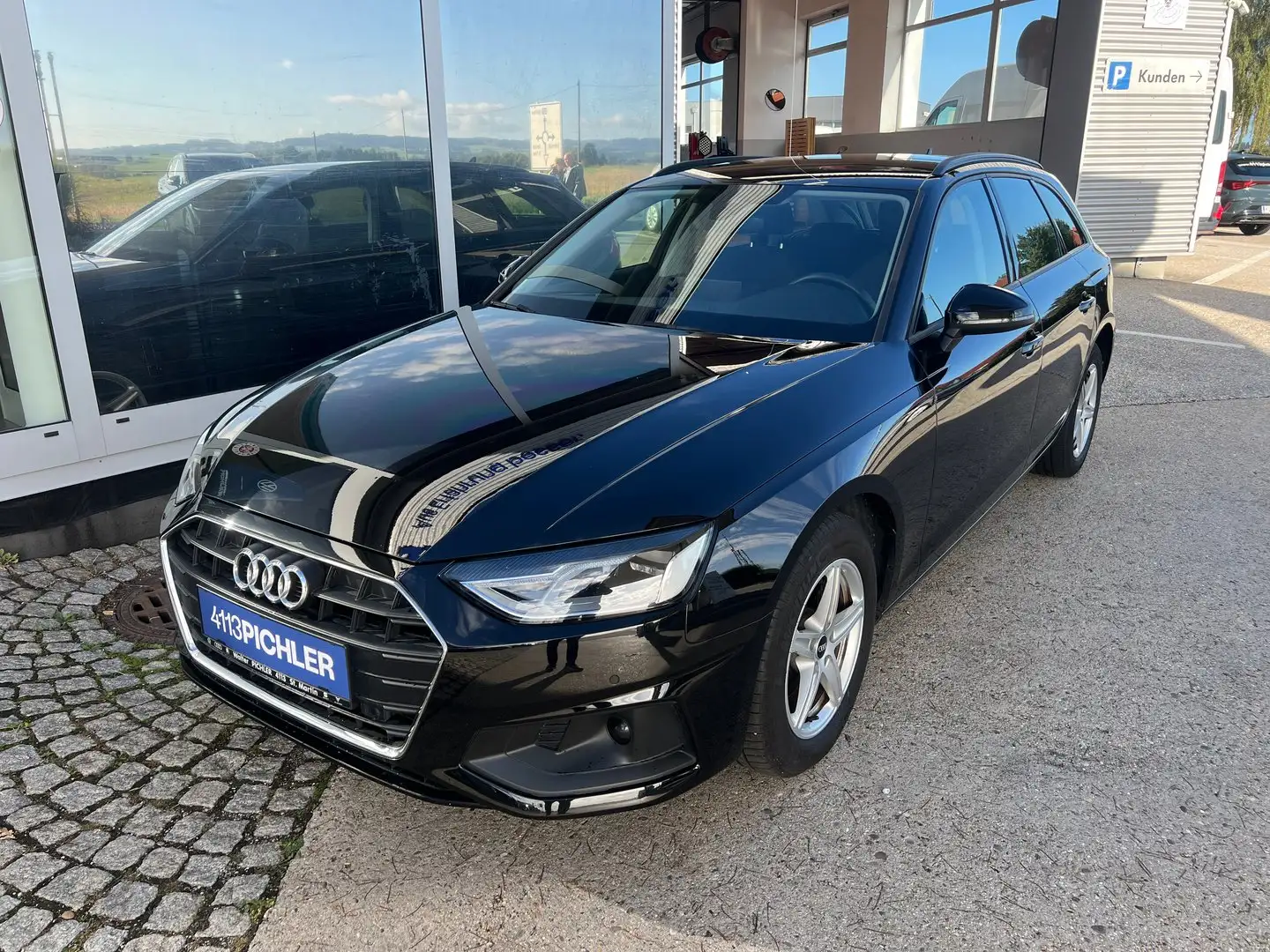 Audi A4 35 TDI Schwarz - 1