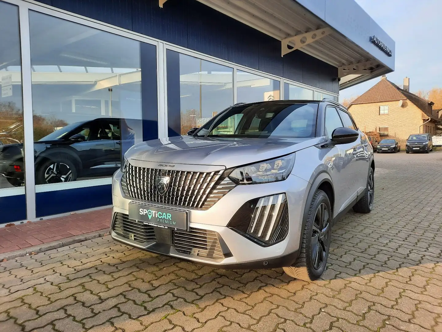 Peugeot 2008 GT S-DACH SH NAVI 360°KAM GJR Grau - 2