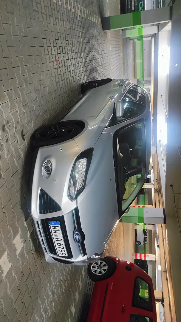 Ford Focus Turnier 2.0 TDCi DPF Aut. Titanium Grau - 1