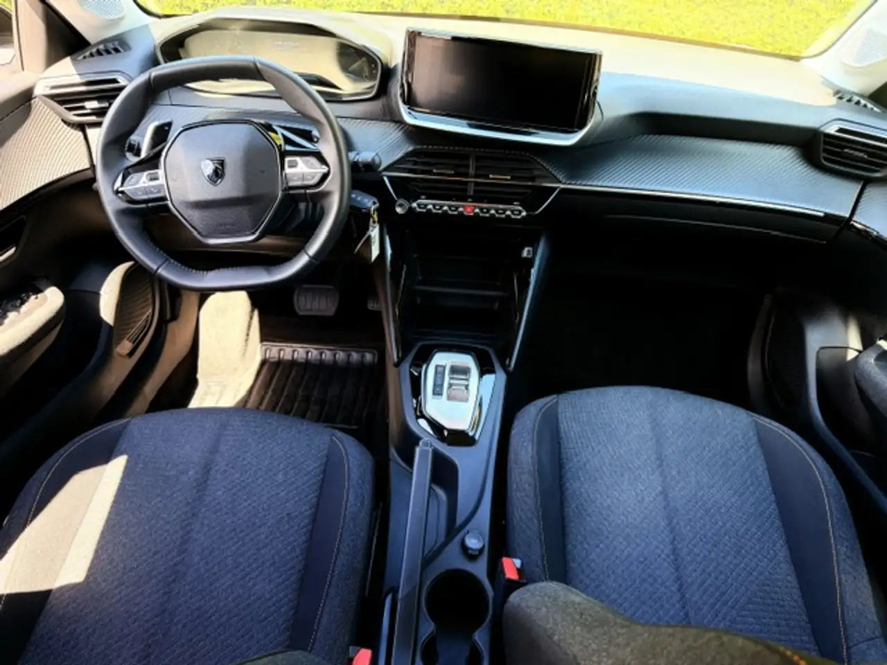 Peugeot 208 1.2i Hybrid Style e-DCS Style, миниатюра 11