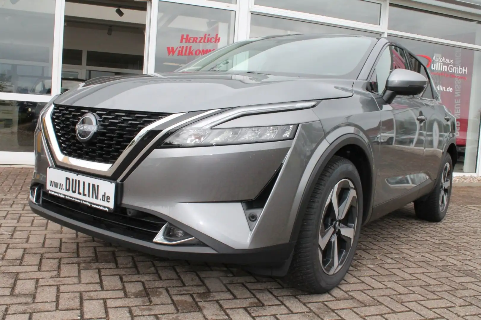 Nissan Qashqai 1,3 DIG-T N-Connecta Automatik el.Heckkl Grau - 2
