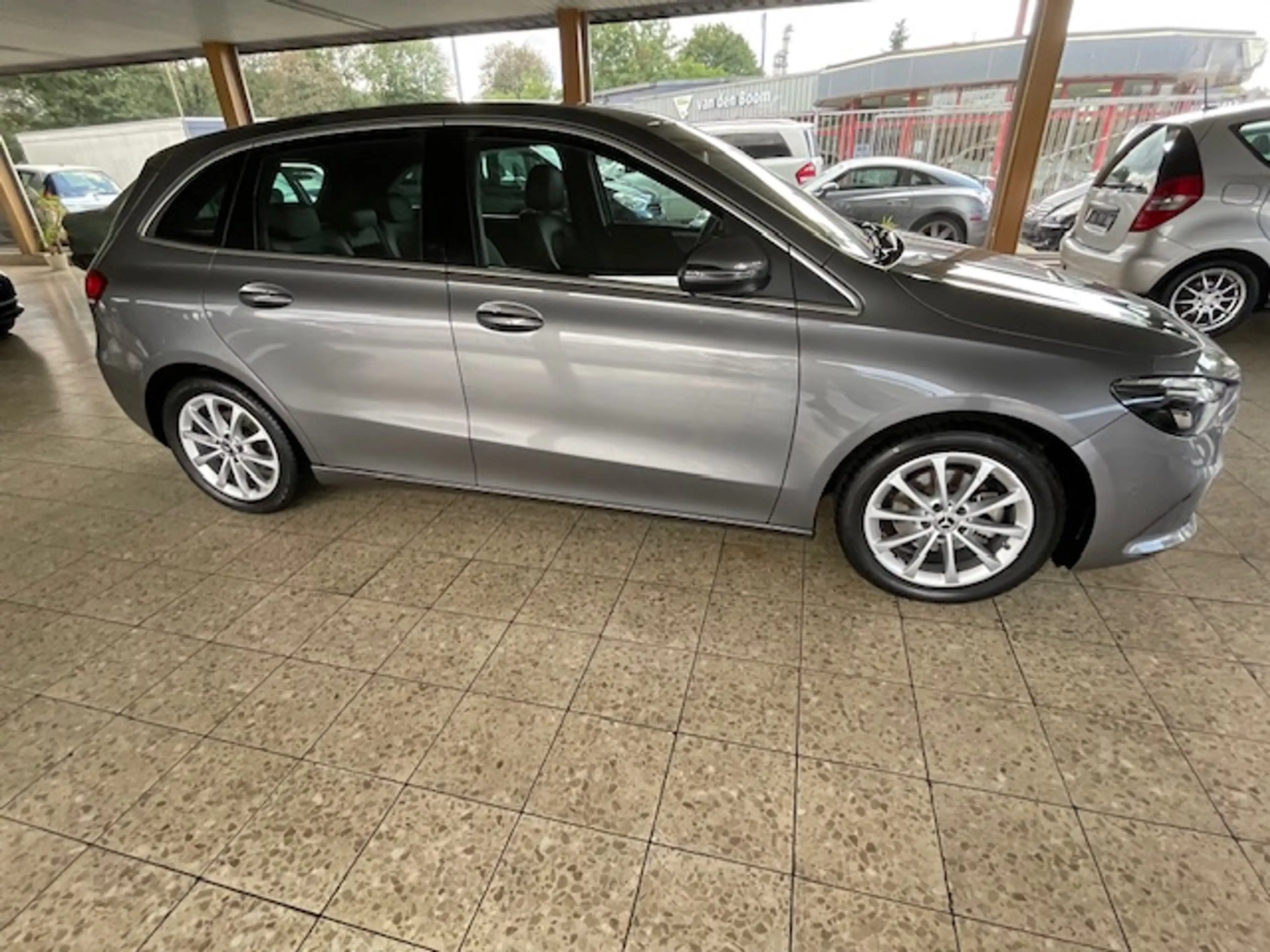 Mercedes-Benz B 180 B 180 (247.084) — photo 3
