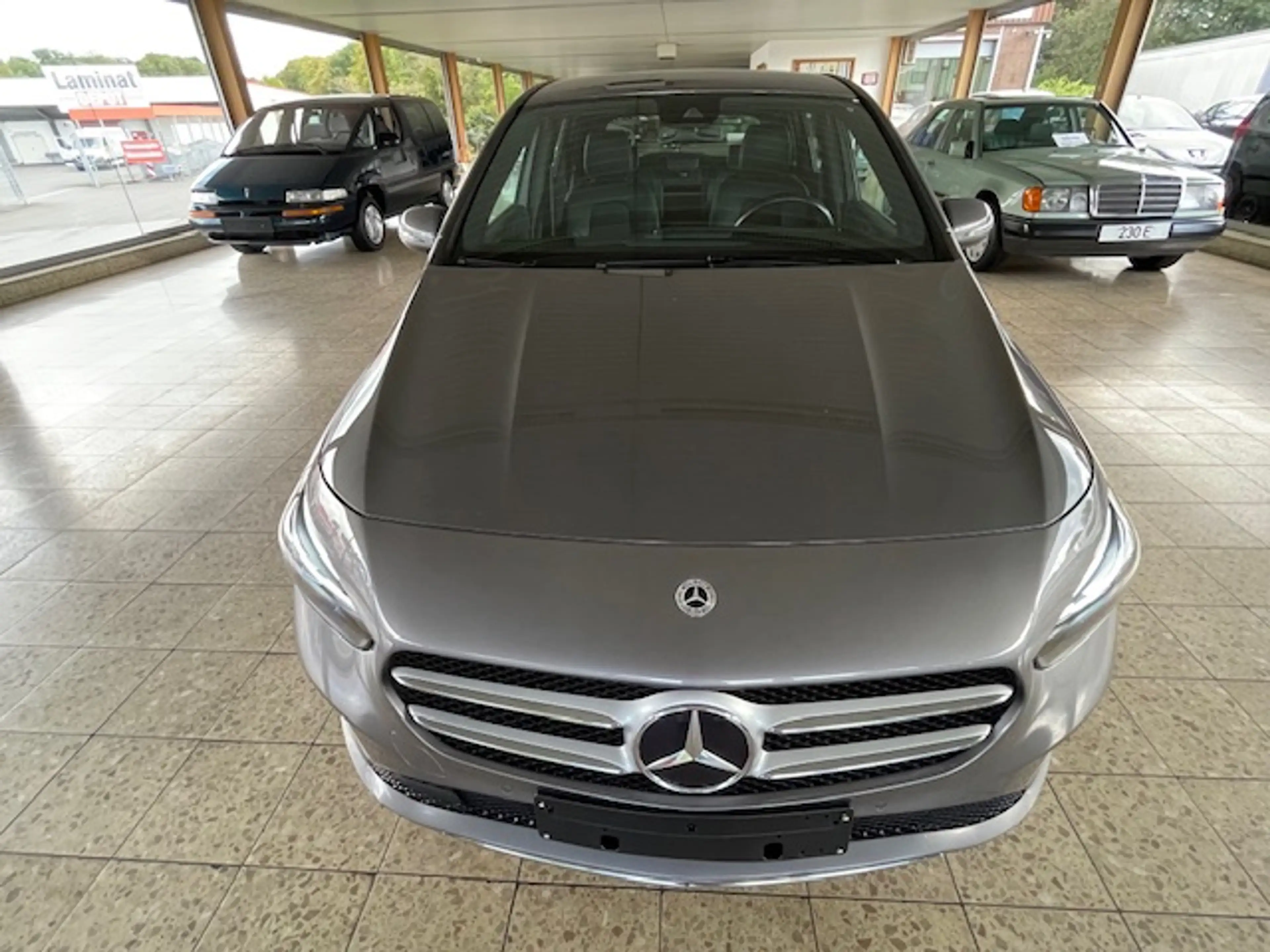 Mercedes-Benz B 180 B 180 (247.084) — photo 2