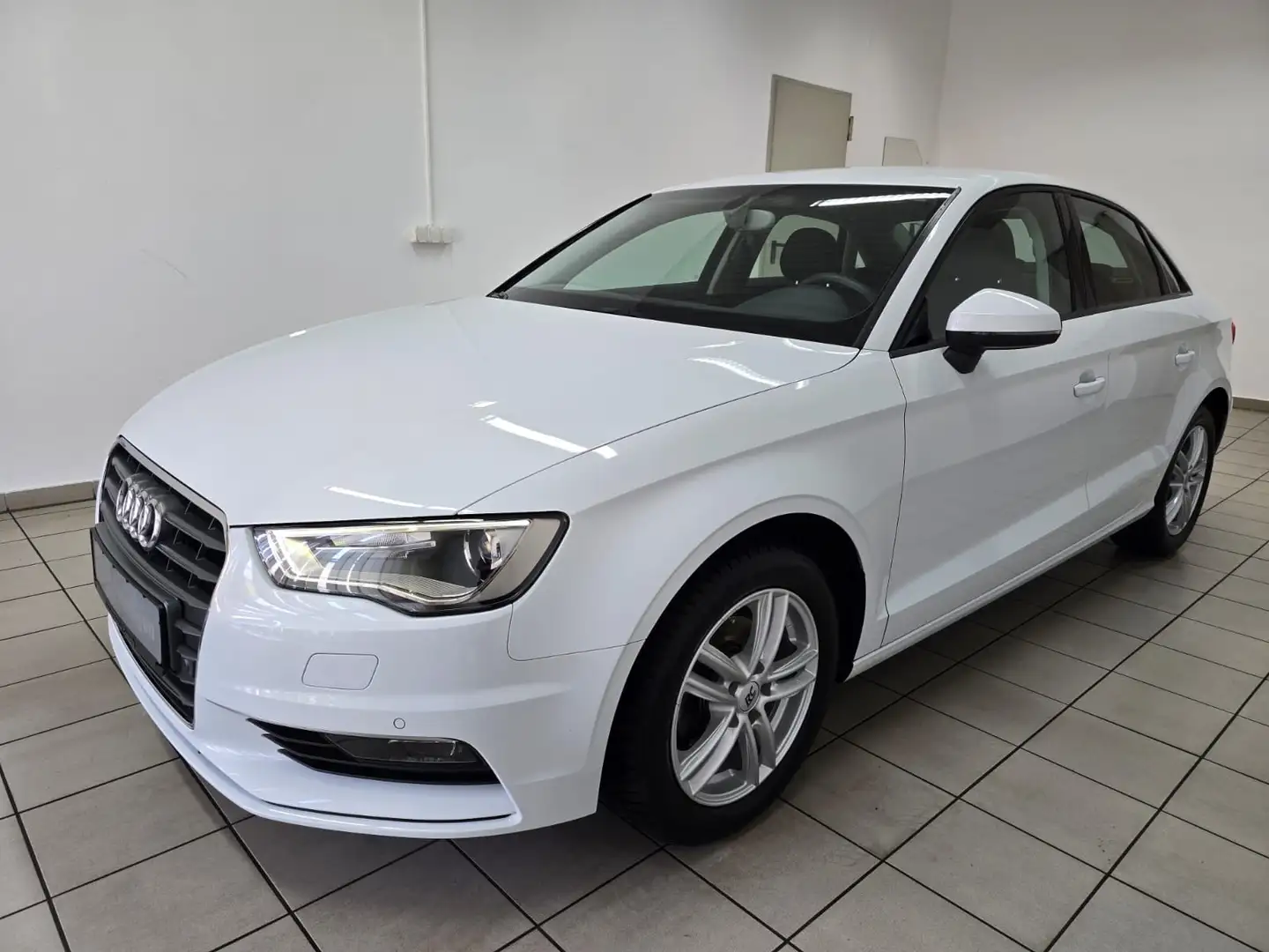 Audi A3 Limousine 1.4 TFSI Xenon MMI Navi DAB Shz PDC Bianco - 1