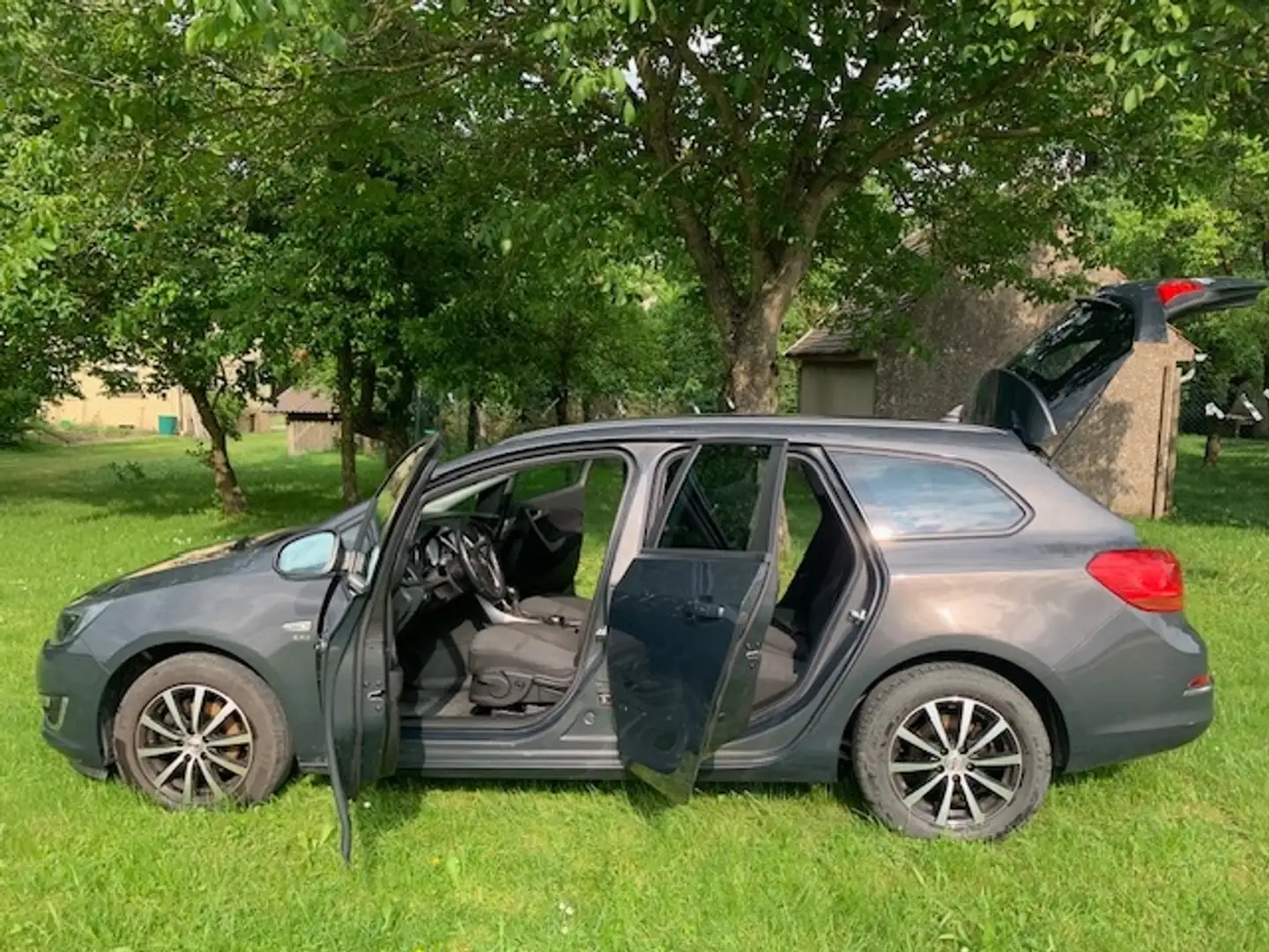 Opel Astra Astra 1.4 Turbo Sports Tourer Active Šedá - 2