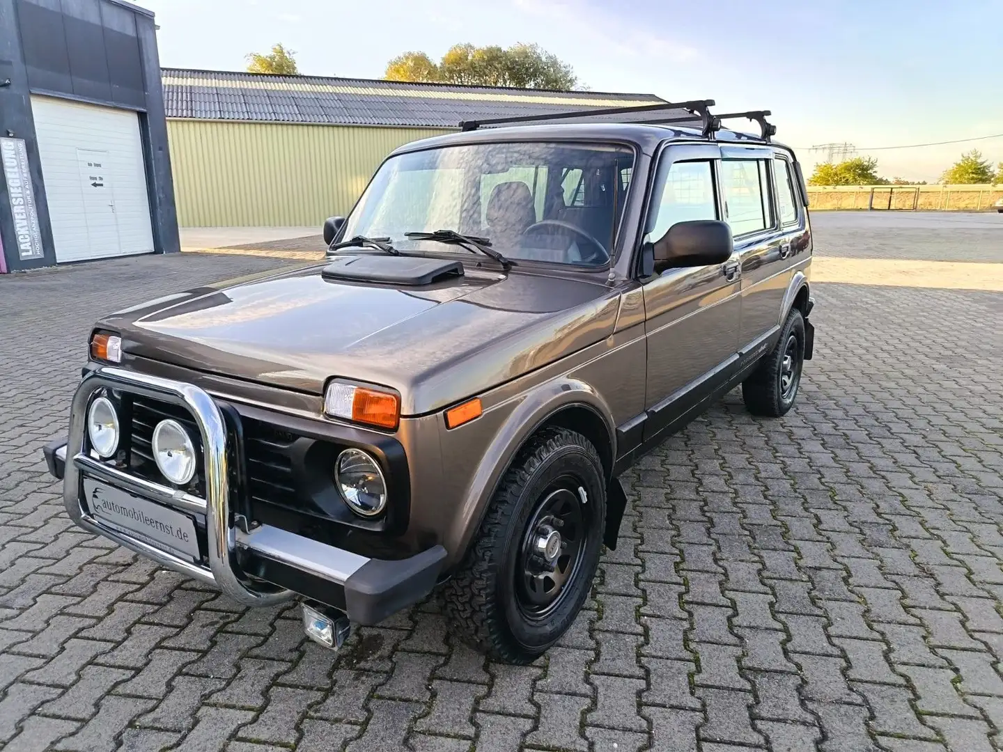 Lada Taiga Niva Taiga 5-trg. LANG 4x4 Klima Dotz A/T LED Grau - 2