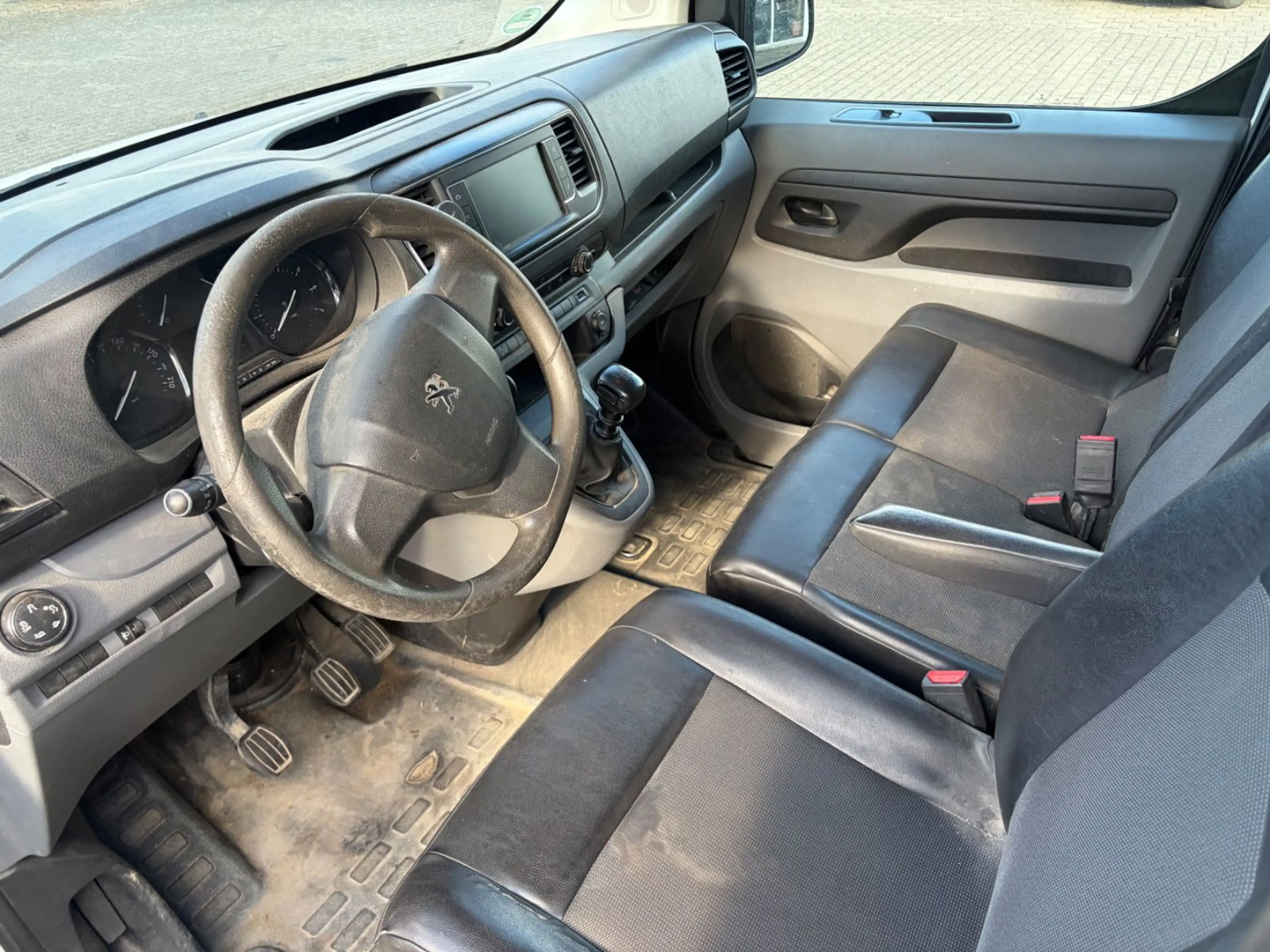Peugeot Expert Kasten Premium L2 — photo 10