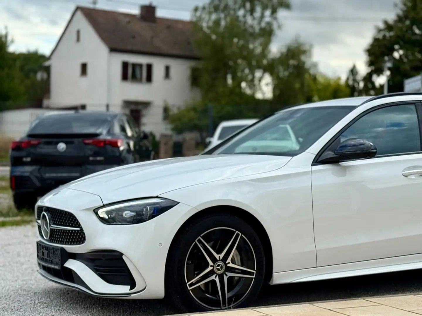 Mercedes-Benz C 300 e AMG AHK Digital Light 360° Massage Night Weiß - 2