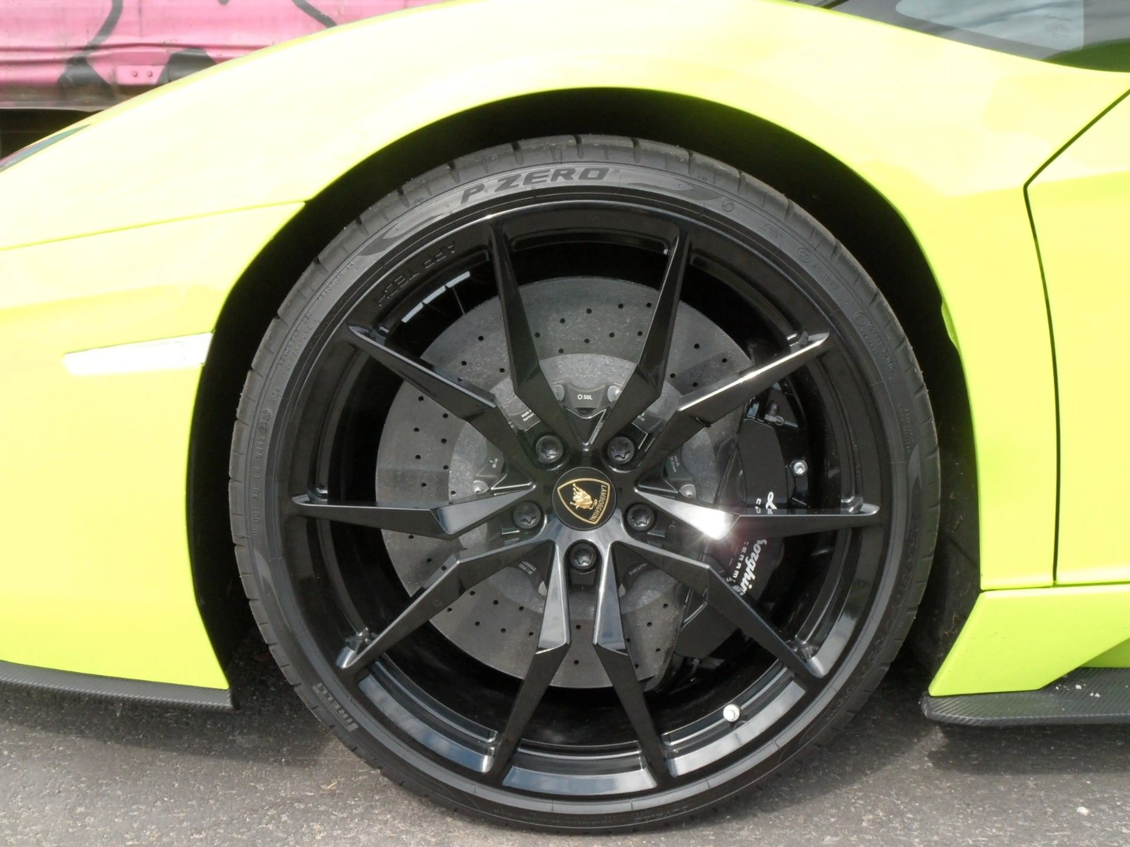 Lamborghini Aventador S Roadster, 2.740 KM, Verde Scandal — photo 15