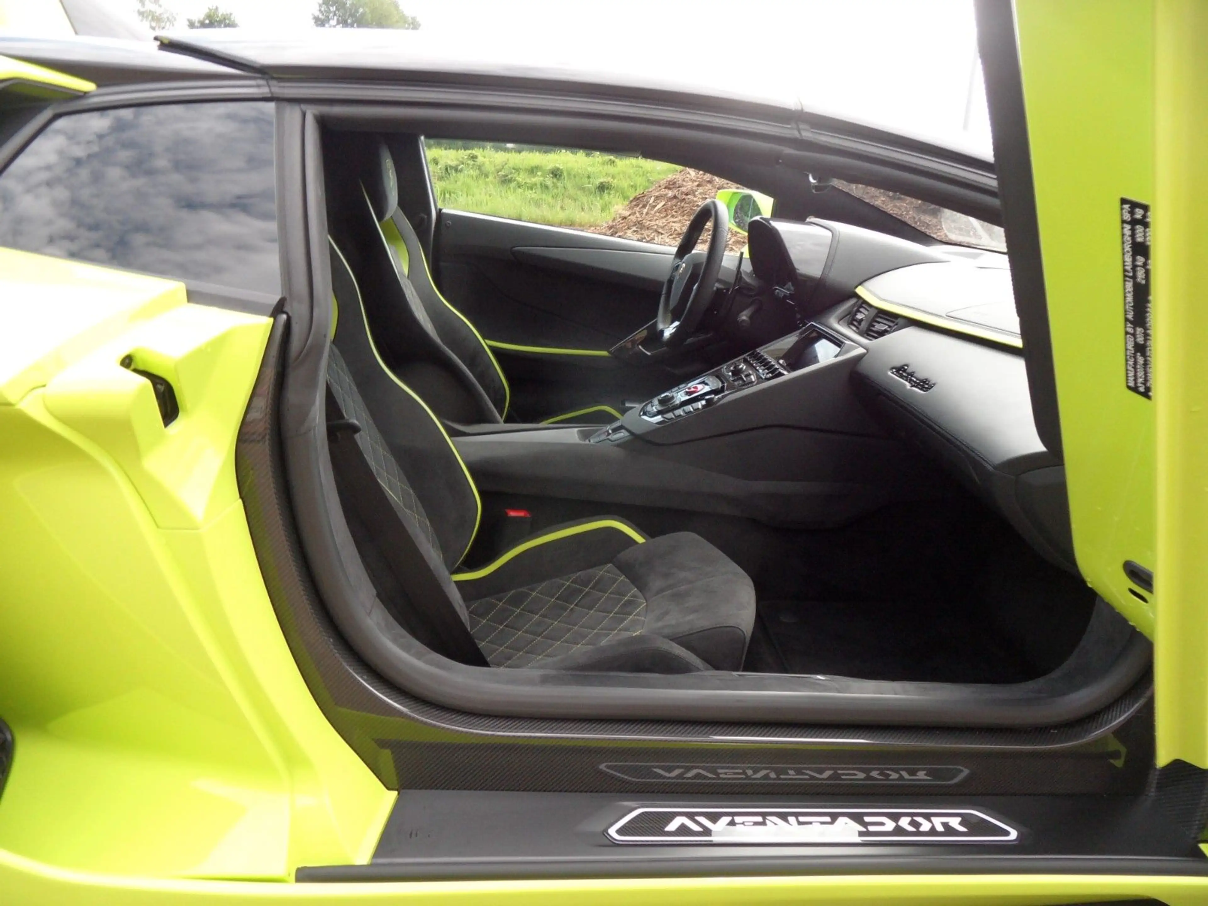 Lamborghini Aventador S Roadster, 2.740 KM, Verde Scandal — photo 14
