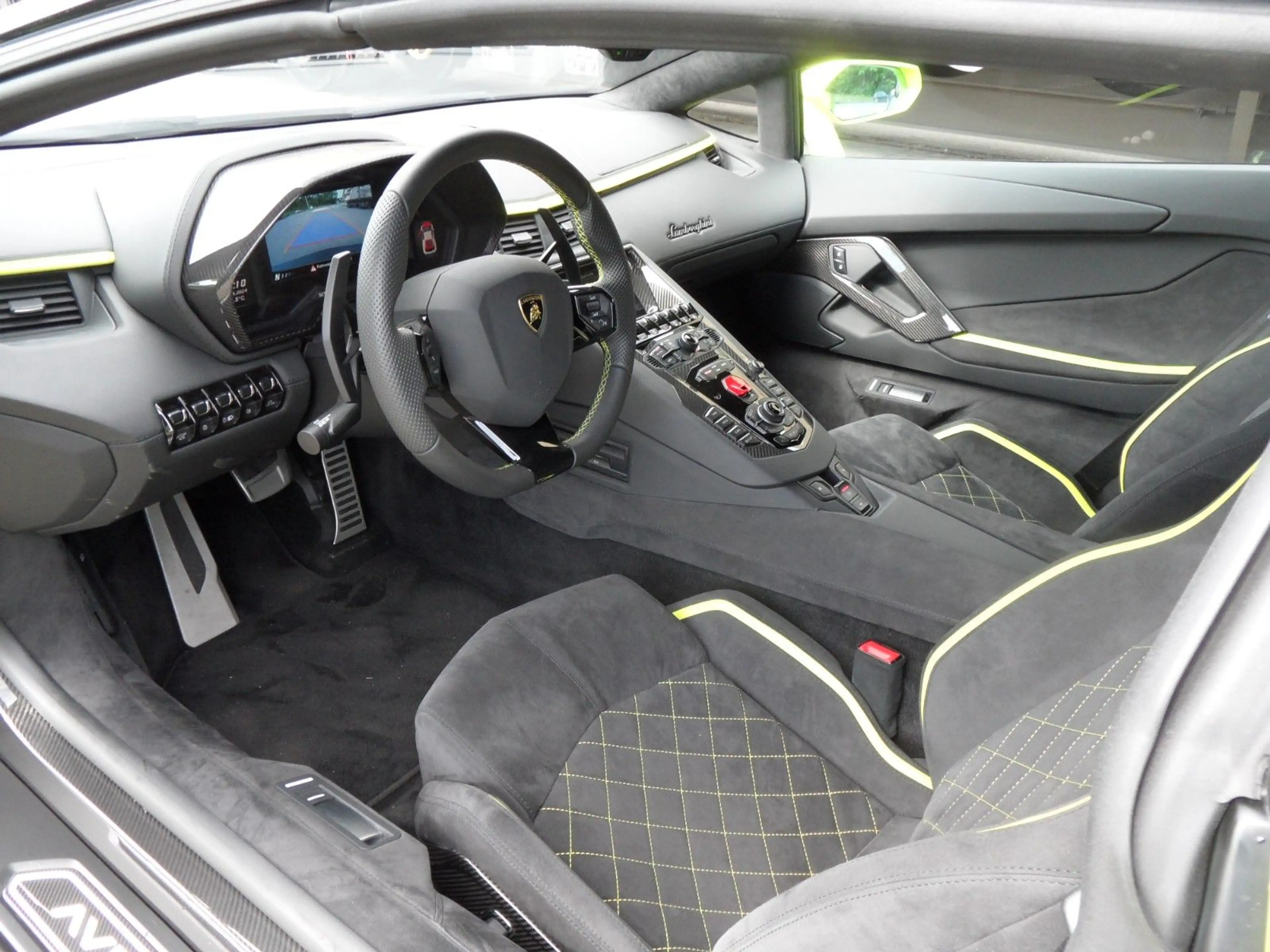 Lamborghini Aventador S Roadster, 2.740 KM, Verde Scandal — photo 11