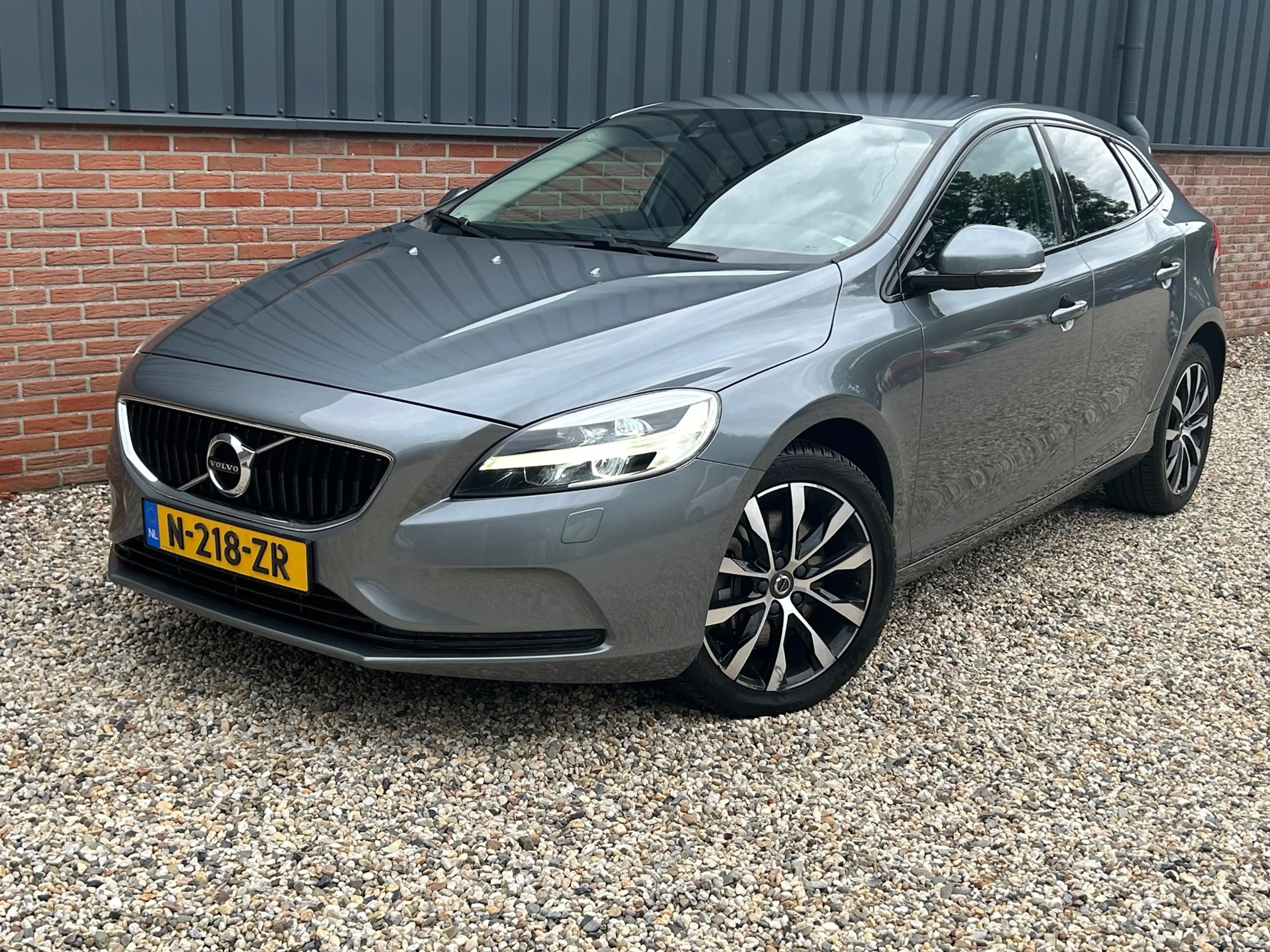 Volvo V40 2.0 D3 Automaat — photo 2
