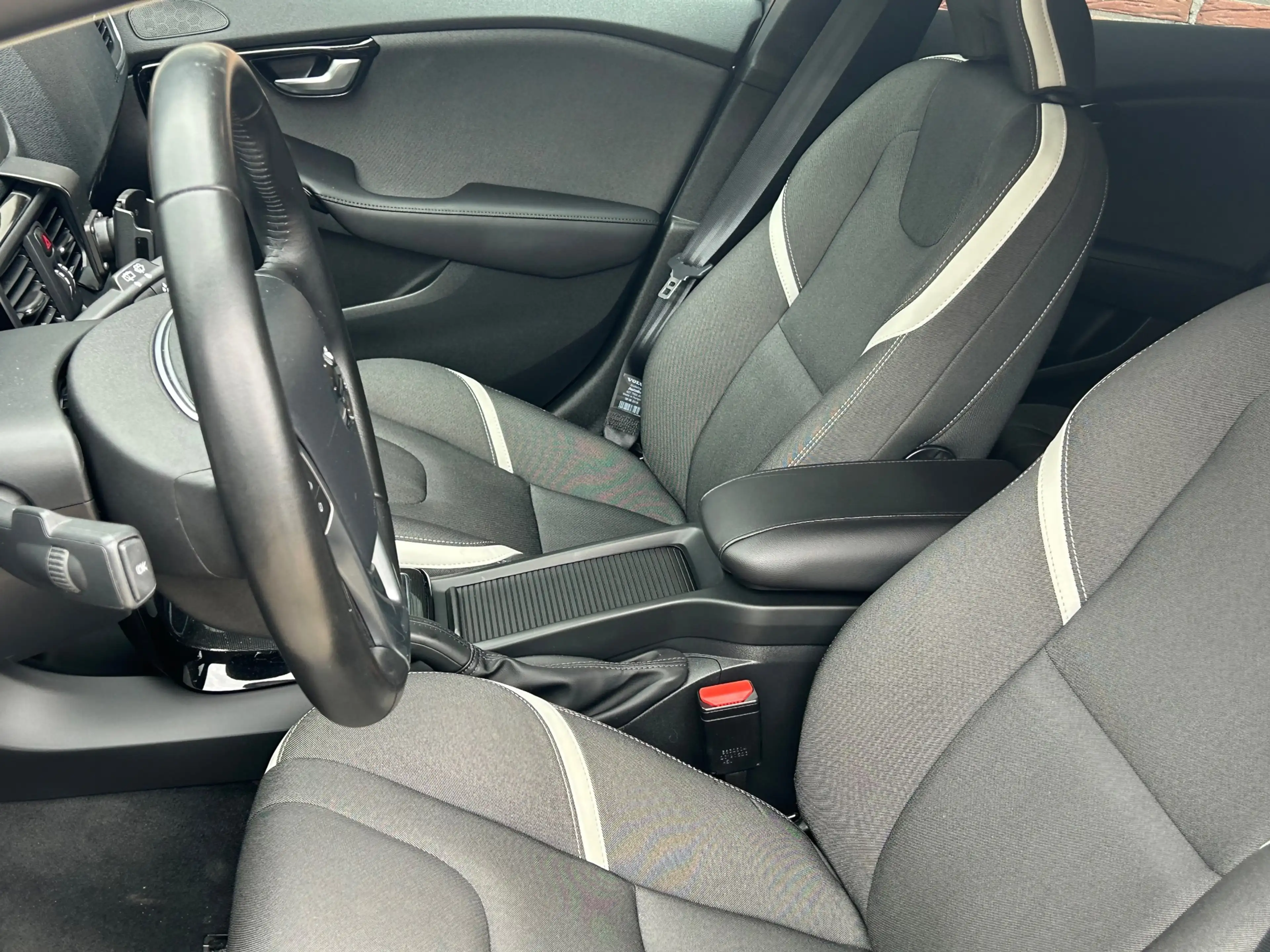 Volvo V40 2.0 D3 Automaat — photo 10