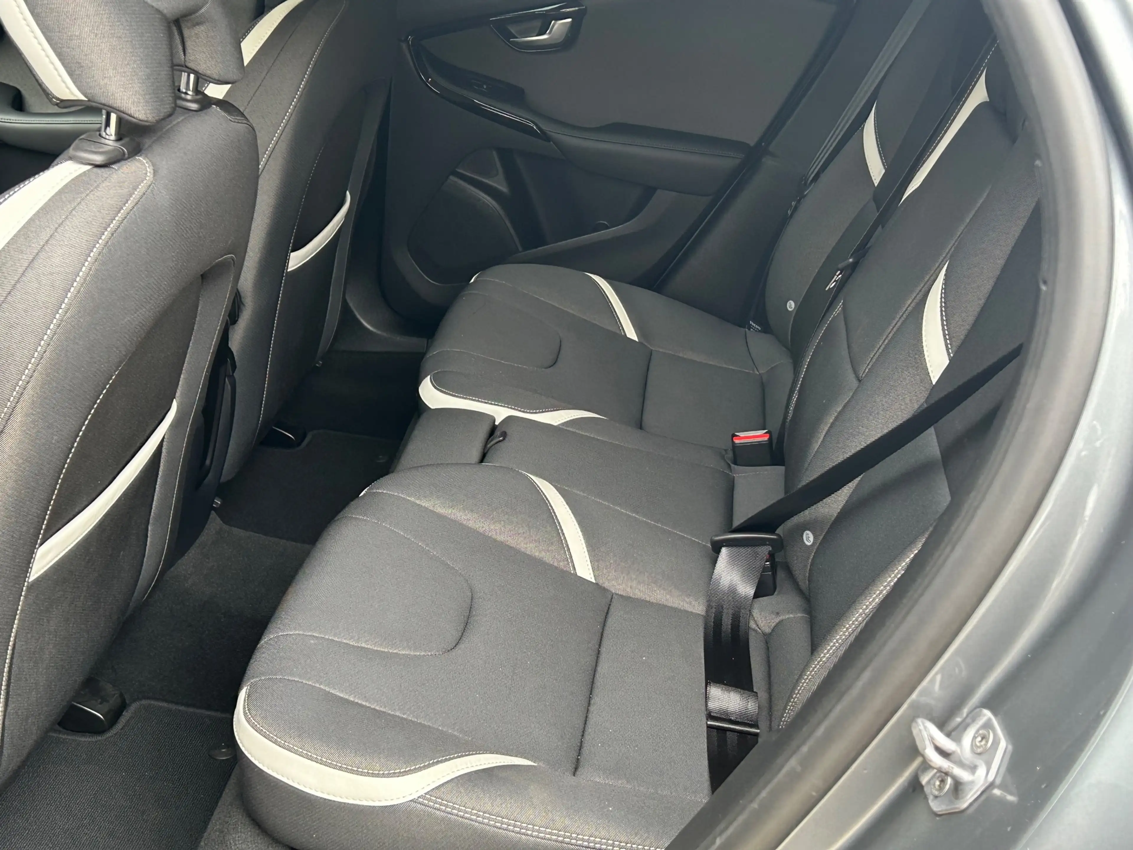 Volvo V40 2.0 D3 Automaat — photo 11
