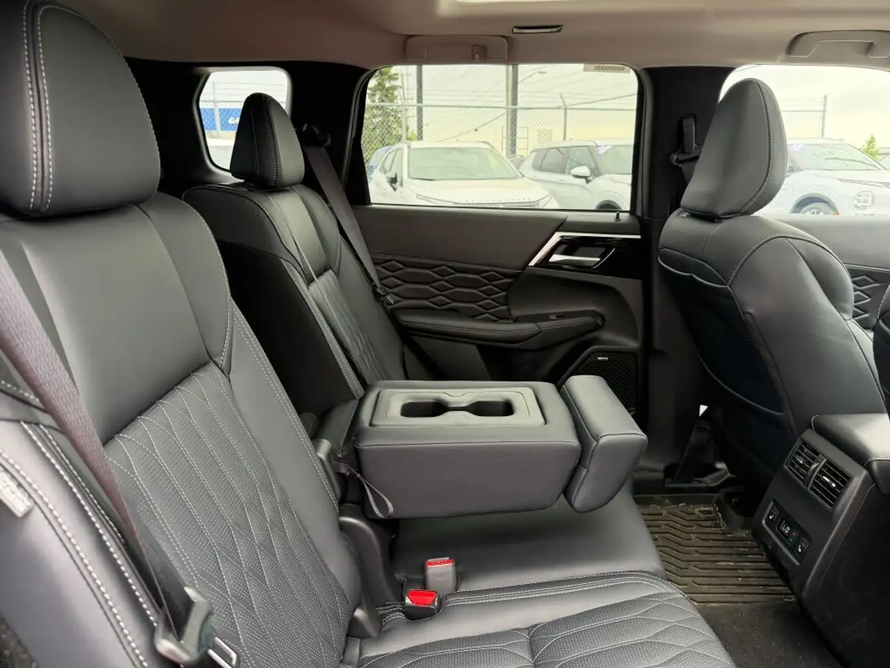 Mitsubishi Outlander снимка Mitsubishi Outlander