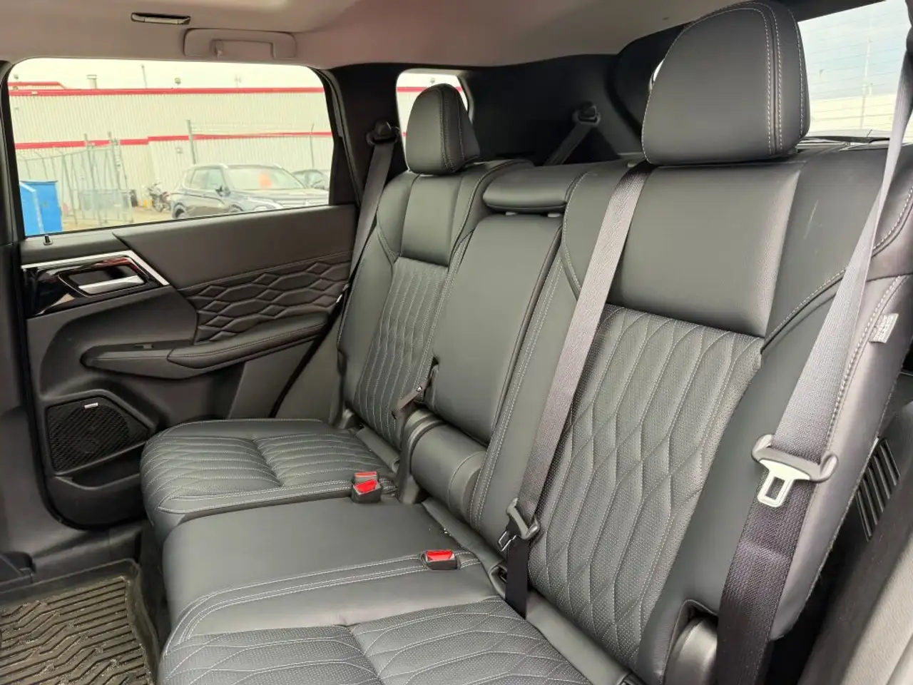 Mitsubishi Outlander снимка Mitsubishi Outlander