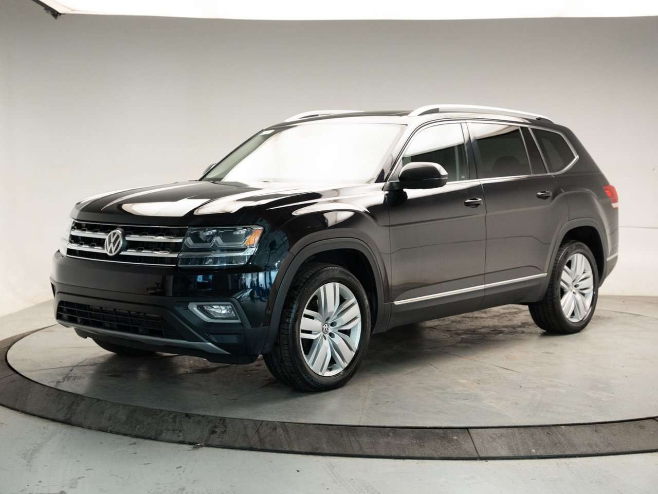 2018 Volkswagen Atlas Execline V6 | 7 passengers | 20 inch wheels | Pano