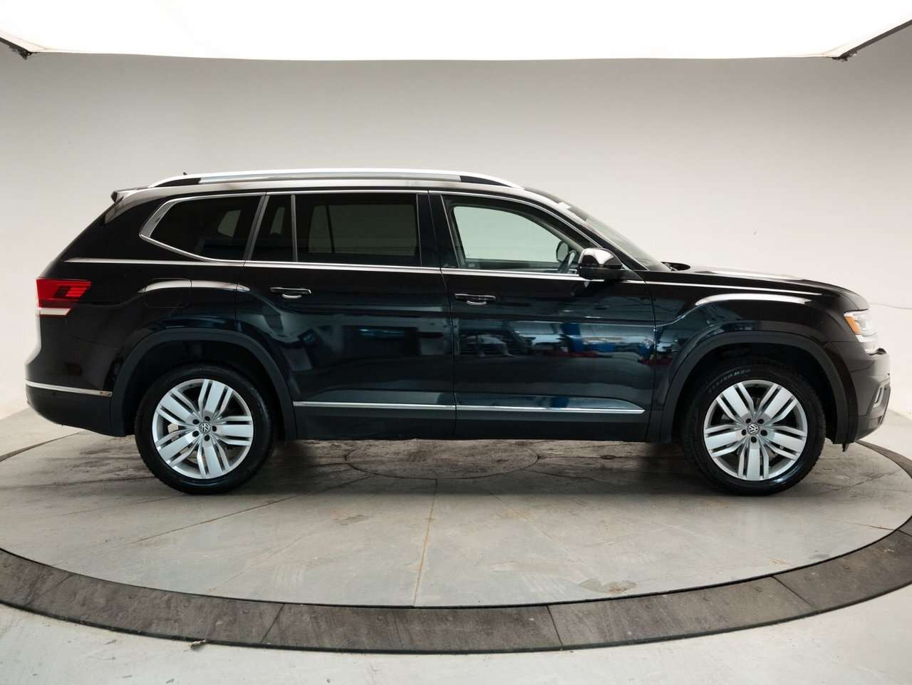 2018 Volkswagen Atlas Execline V6 | 7 passengers | 20 inch wheels | Pano — снимка 1