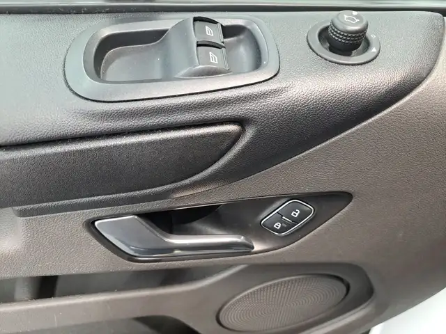 Ford Transit Custom view 9