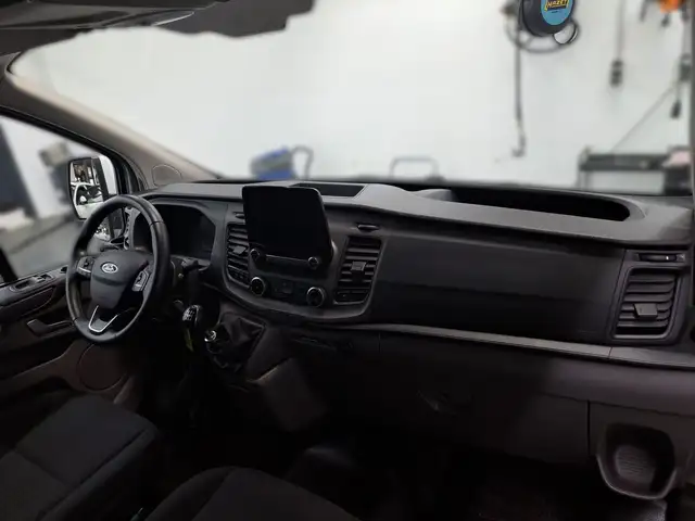 Ford Transit Custom view 14