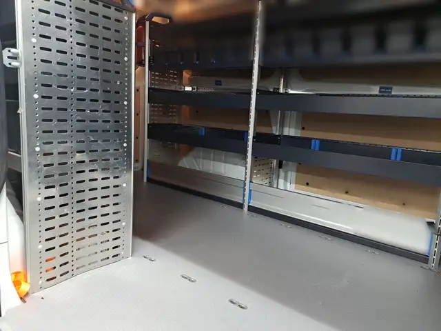 Ford Transit Custom view 15