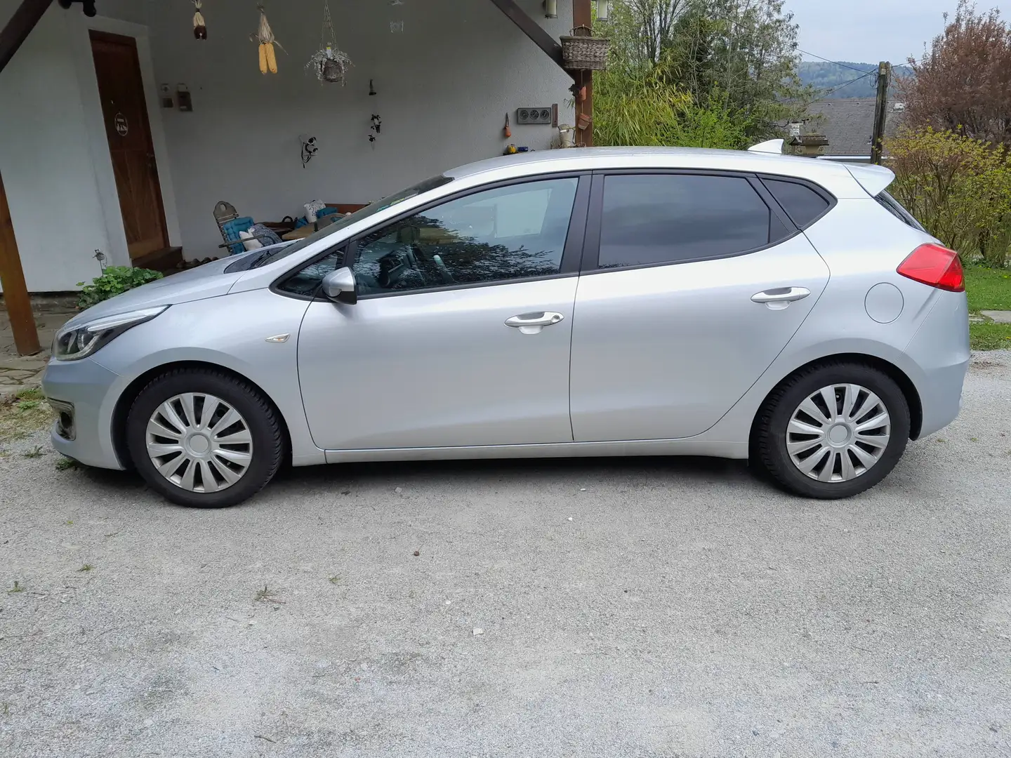 Kia Ceed / cee'd cee'd 1,4 MPI Silber Plus Silber Plus Grau - 2