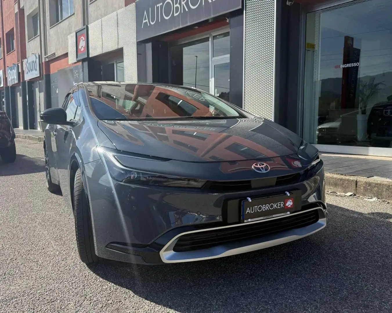 Toyota Prius 2.0 Plug-in Hybrid Lounge + Gris - 1