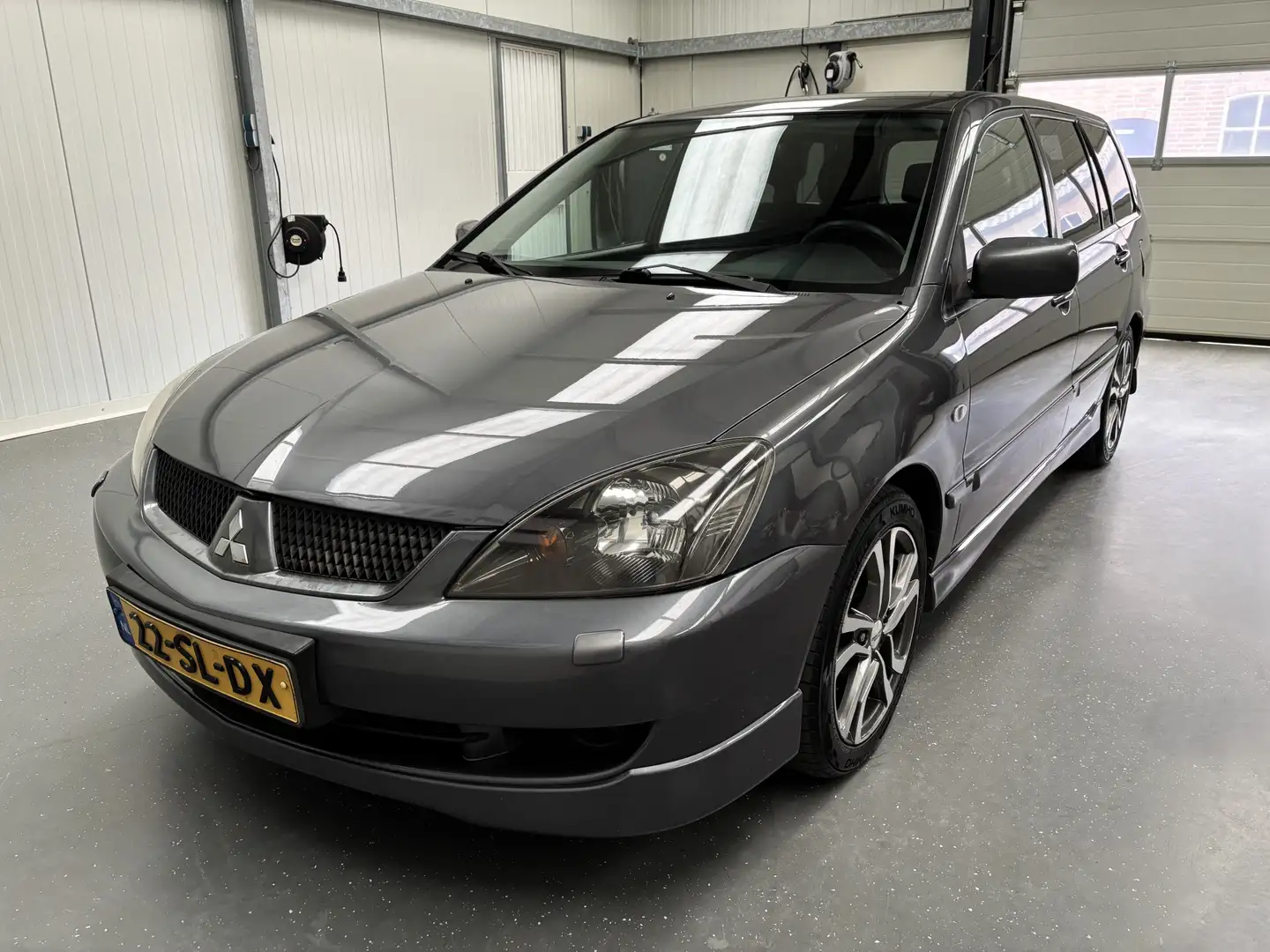 Mitsubishi Lancer Station Wagon 2.0 Intense Grijs - 2