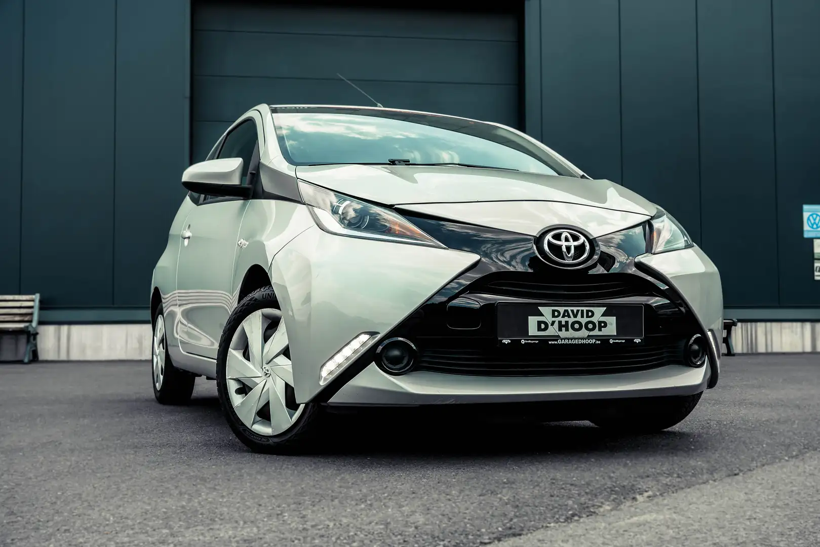 Toyota Aygo 1.0i VVT-i x | Manueel | Radio | Airco | Camera Zilver - 2