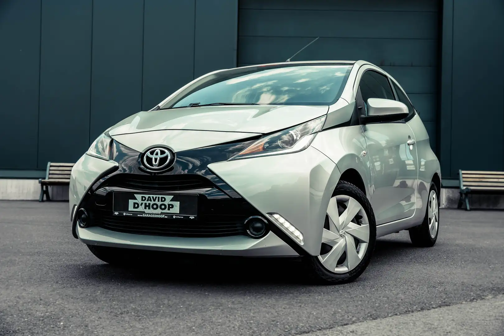 Toyota Aygo 1.0i VVT-i x | Manueel | Radio | Airco | Camera Zilver - 1