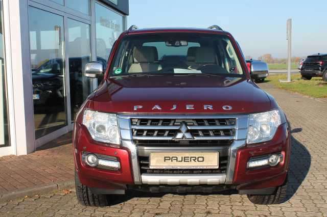 Imagine Mitsubishi Pajero 5-Türer TOP 3.2 DI-D Automatik (Leder beige)
