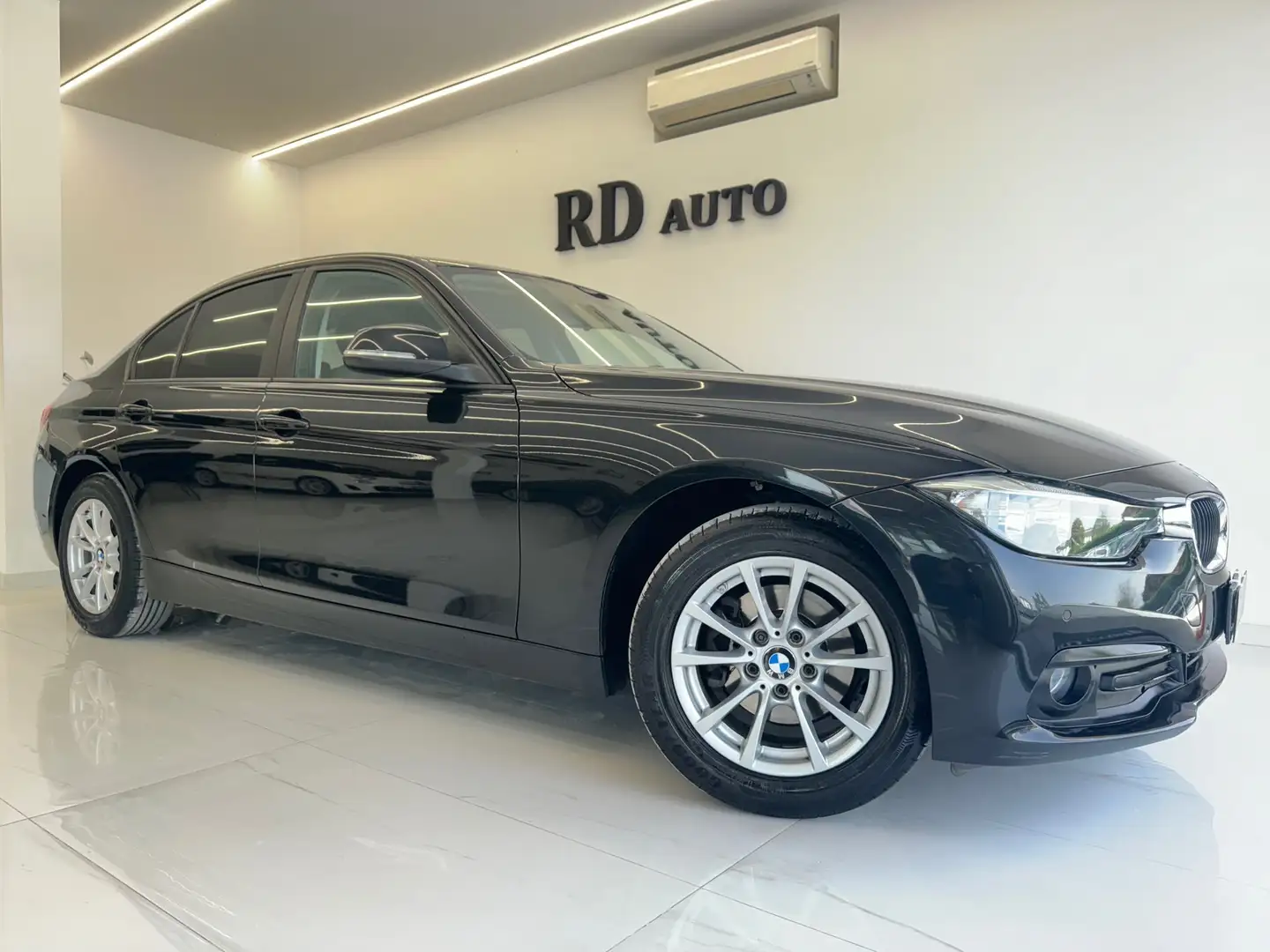 BMW 318 d Business Advantage Automatica iva deducibile Noir - 1