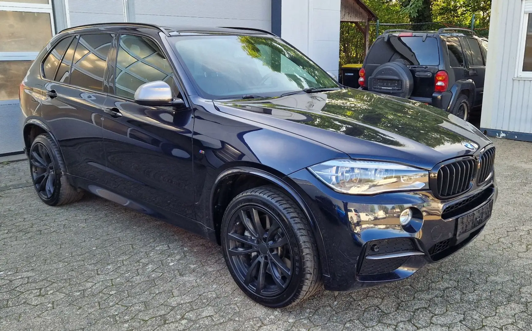 BMW X5 M50 d Pano/HUD/ACC/Klappe/Cam/440PS Schwarz - 1