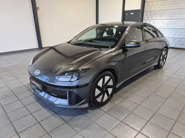 Hyundai Ioniq 6 view 3