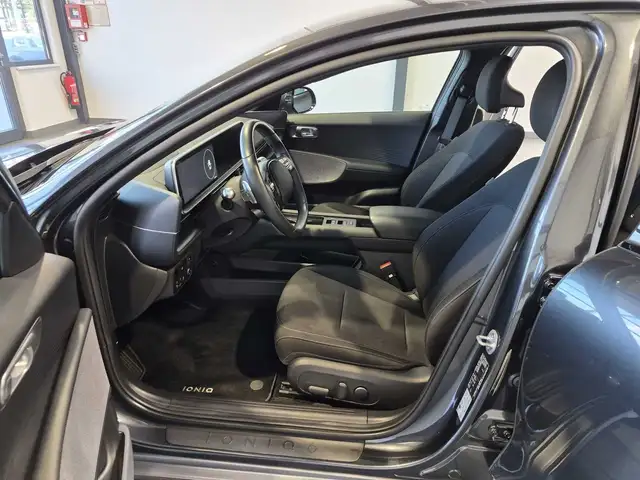Hyundai Ioniq 6 view 8