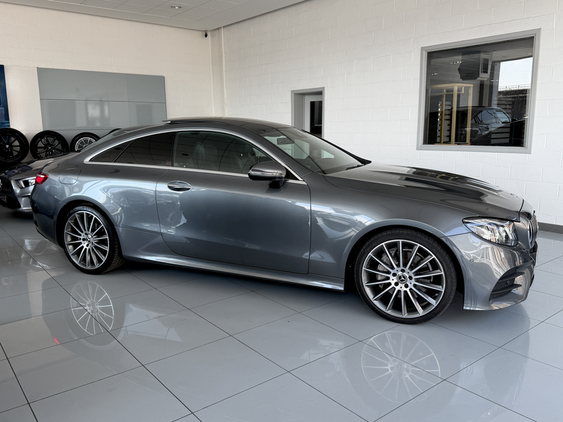 Mercedes-Benz E 220 d Coupe ///AMG *GARANTIE 1AN*Toit Ouvrant*Full Option — photo 5