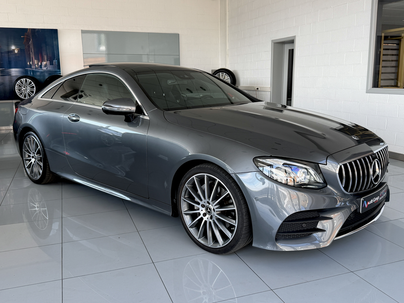 Mercedes-Benz E 220 d Coupe ///AMG *GARANTIE 1AN*Toit Ouvrant*Full Option — photo 4