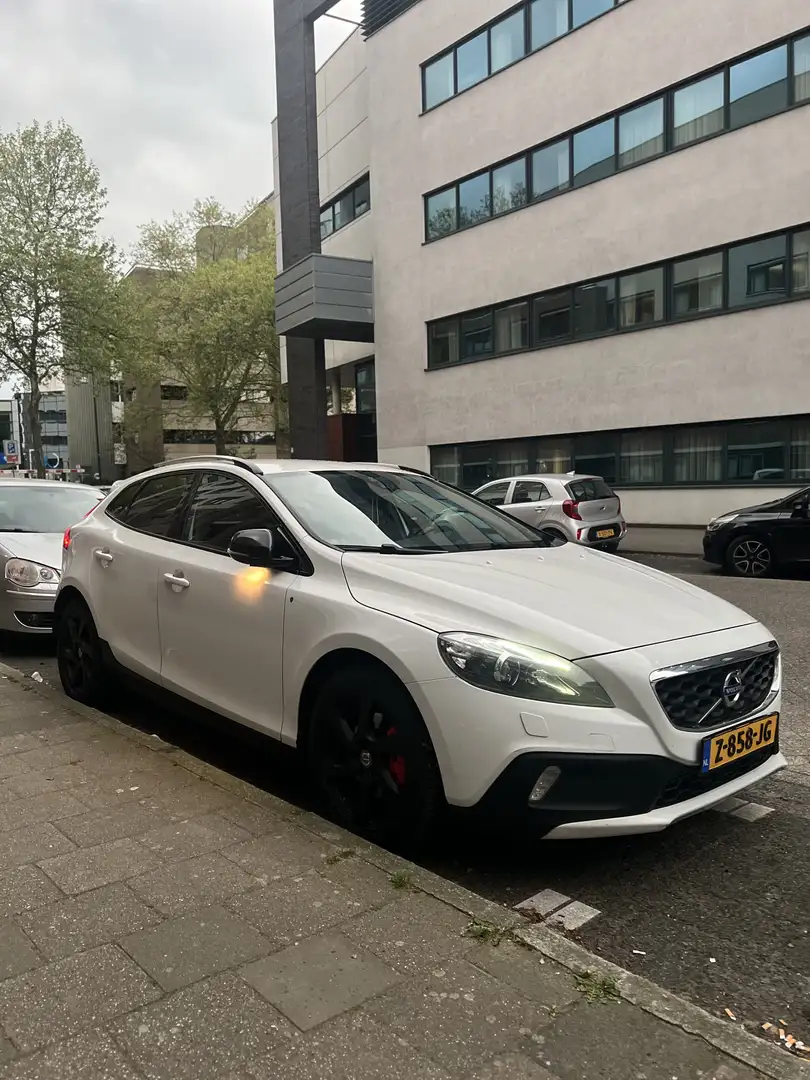 Volvo V40 Cross Country D3 Geartronic Momentum Wit - 2