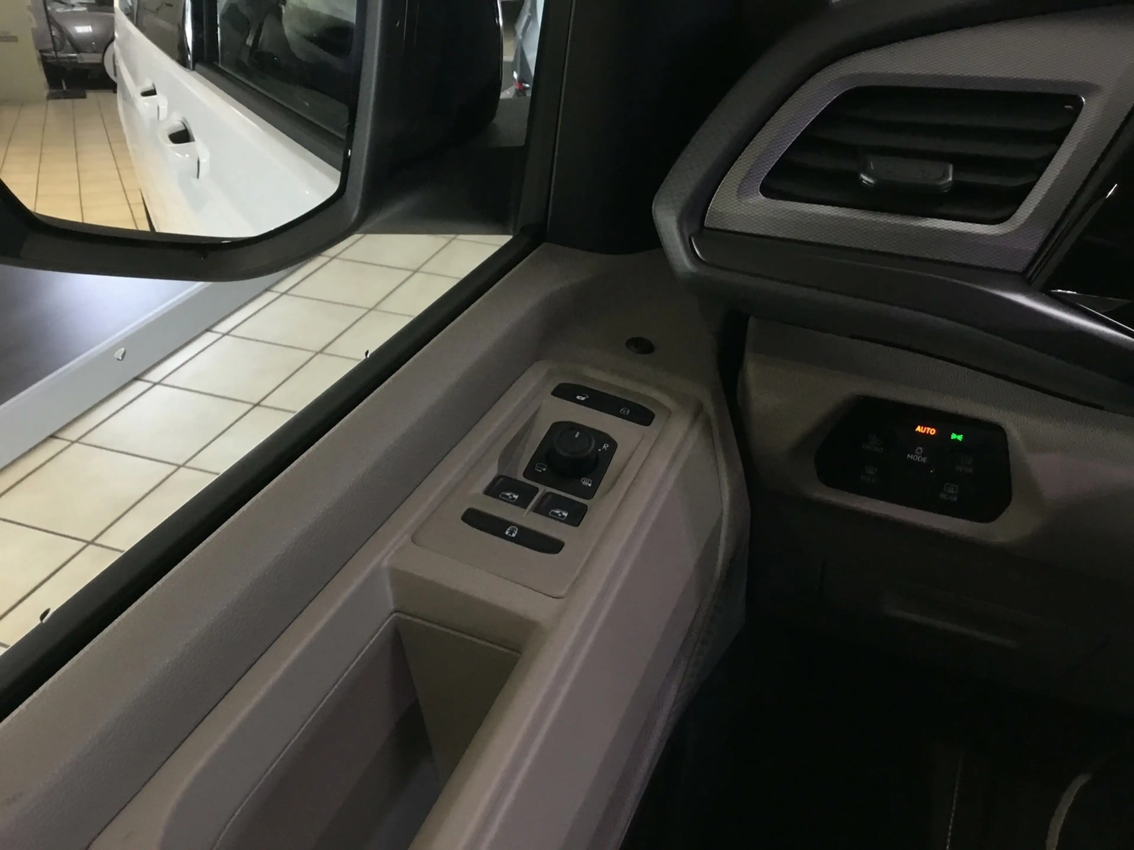 Volkswagen T7 California 2.0 TDI Beach Tour Standheizung+AHK — photo 12